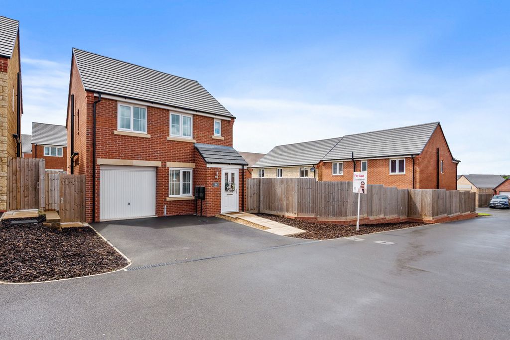 Property photo 1 of 27