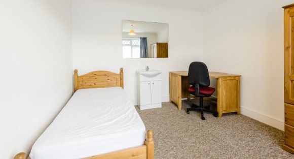 Property photo 2 of 18 Room 2