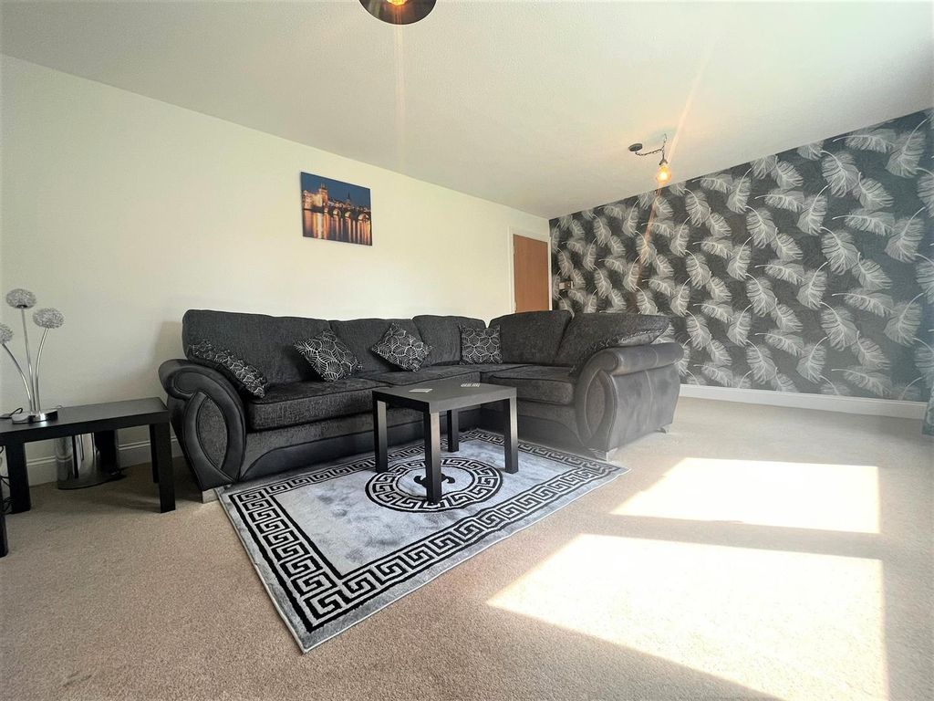 Property photo 2 of 7 Living Room