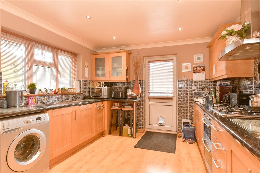 Property photo 3 of 8 Kitchen