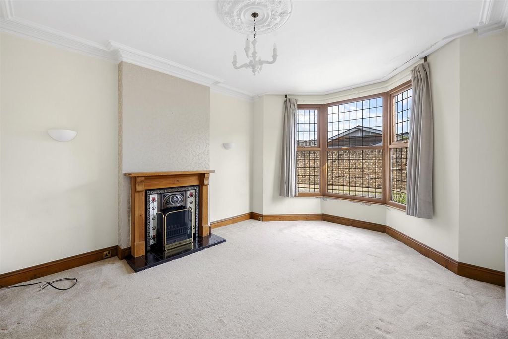 Property photo 2 of 19 Sitting Room