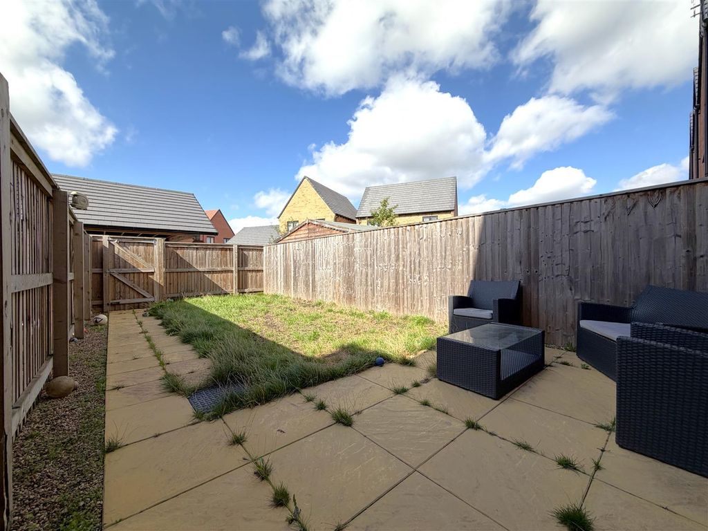 Property photo 3 of 20 Rear Garden 882