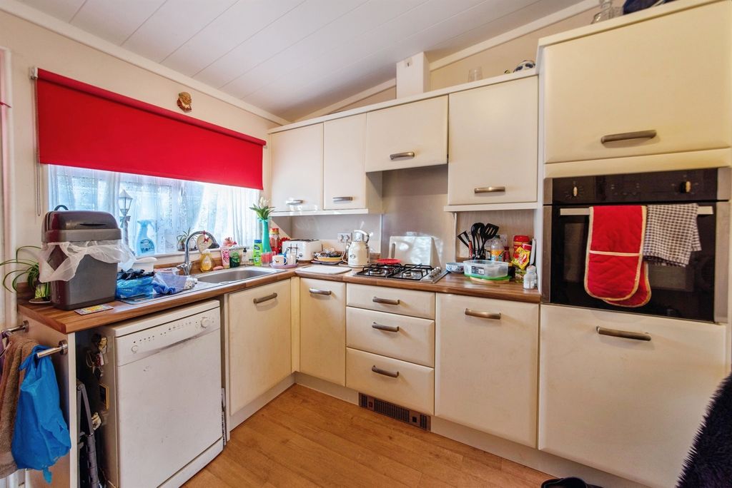 Property photo 2 of 20