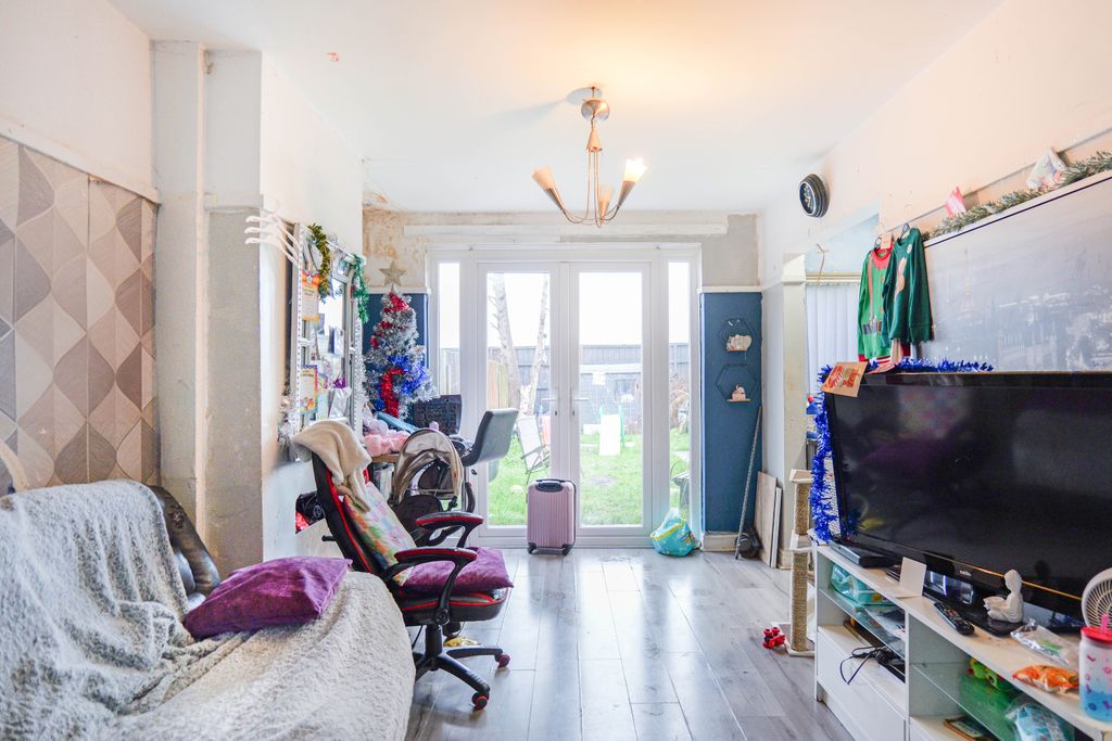 Property photo 3 of 23