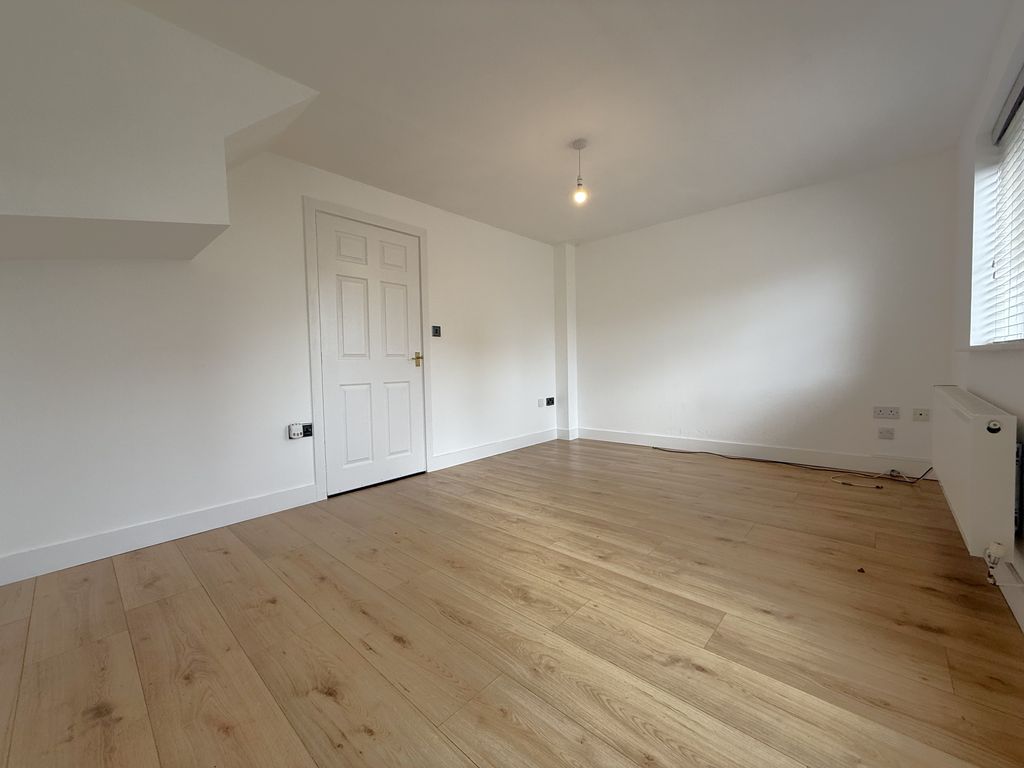 Property photo 3 of 11 Image