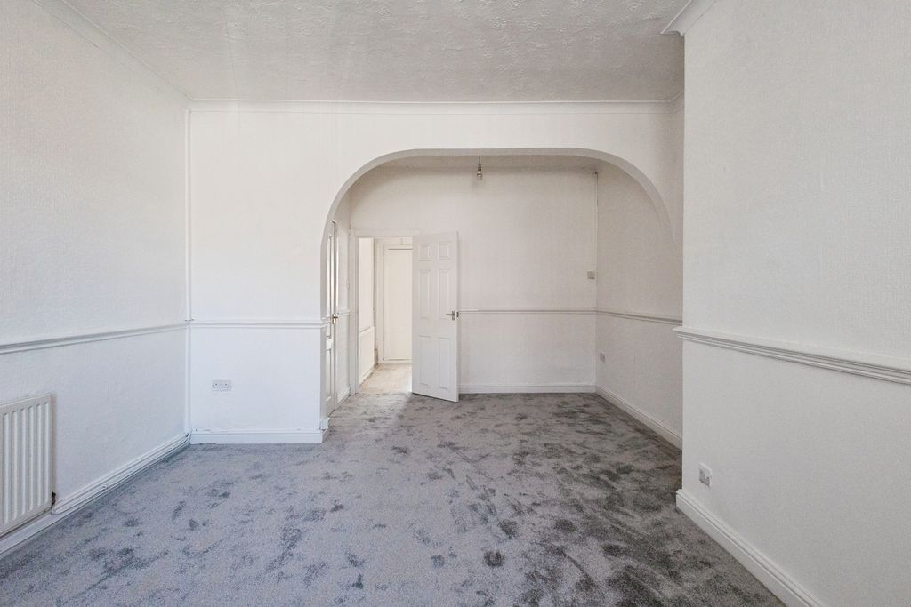Property photo 3 of 26 Pbox-Img.Jpg