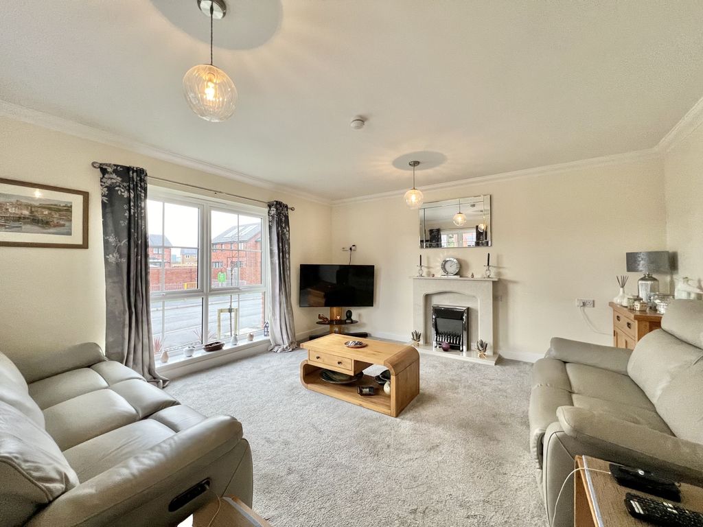 Property photo 2 of 31