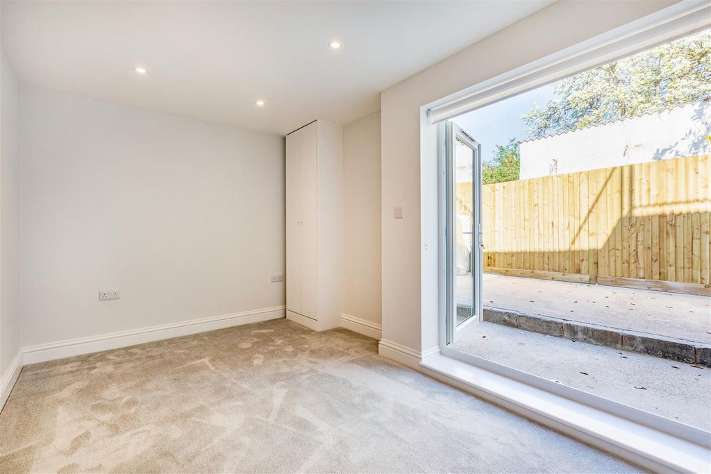 Property photo 2 of 12 Bedroom