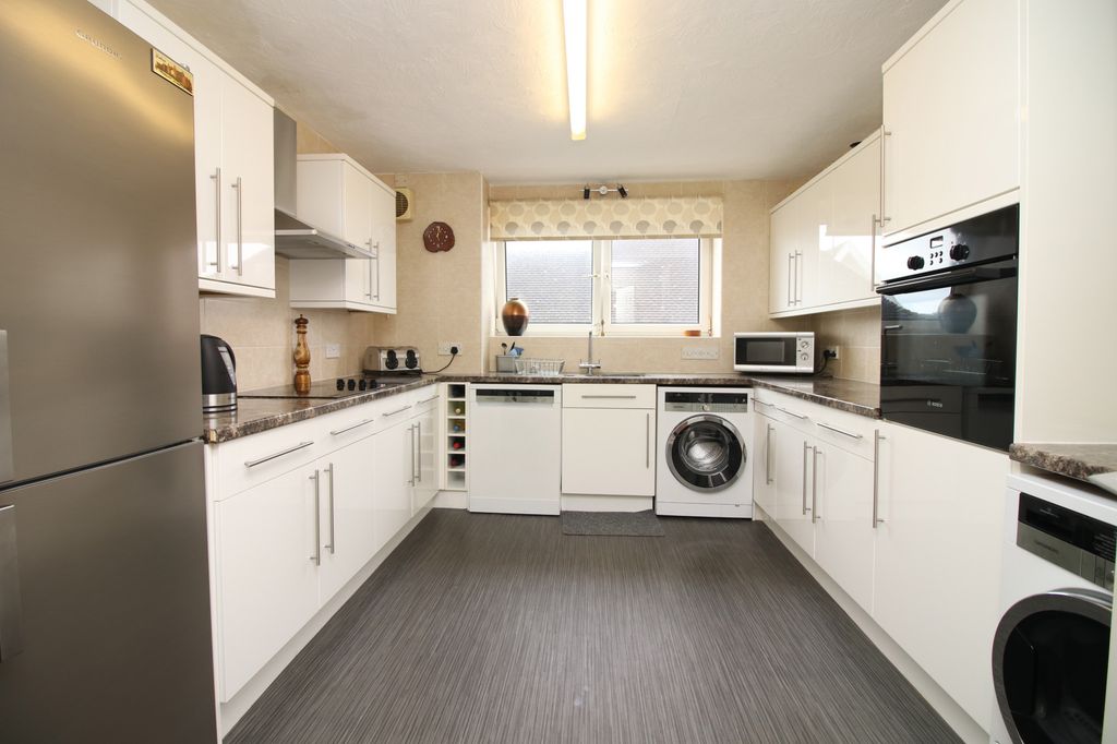 Property photo 3 of 27