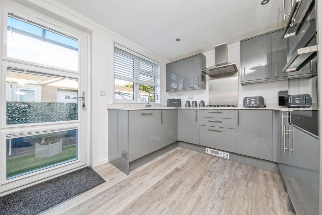 Property photo 3 of 18 Pbox-Img.Jpg