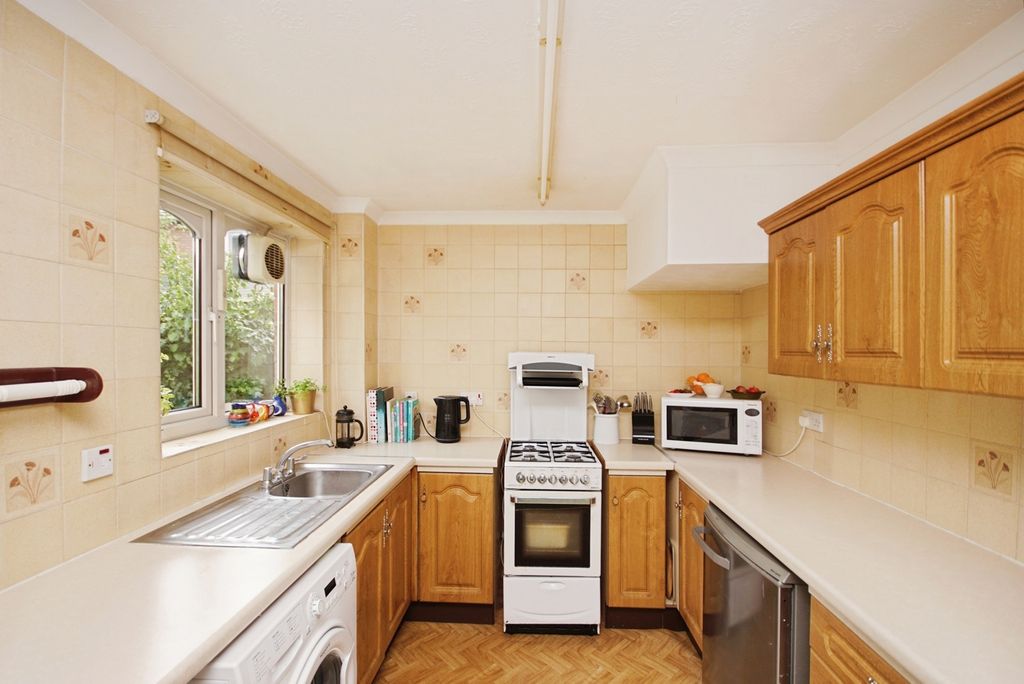 Property photo 2 of 17 Kitchen