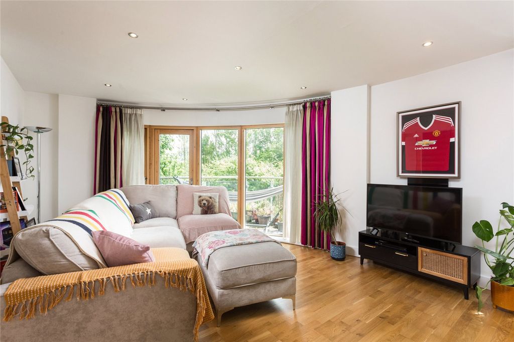 Property photo 3 of 11 Sitting Room