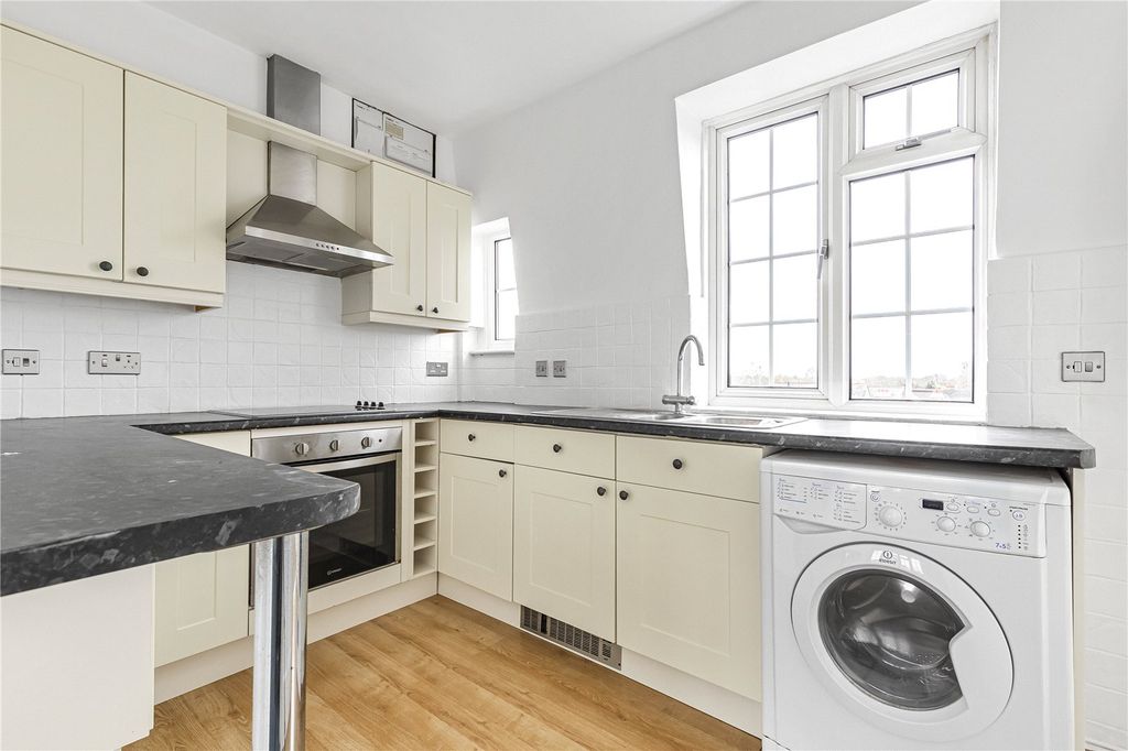 Property photo 2 of 8 Kitchen