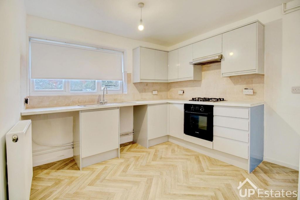 Property photo 3 of 25