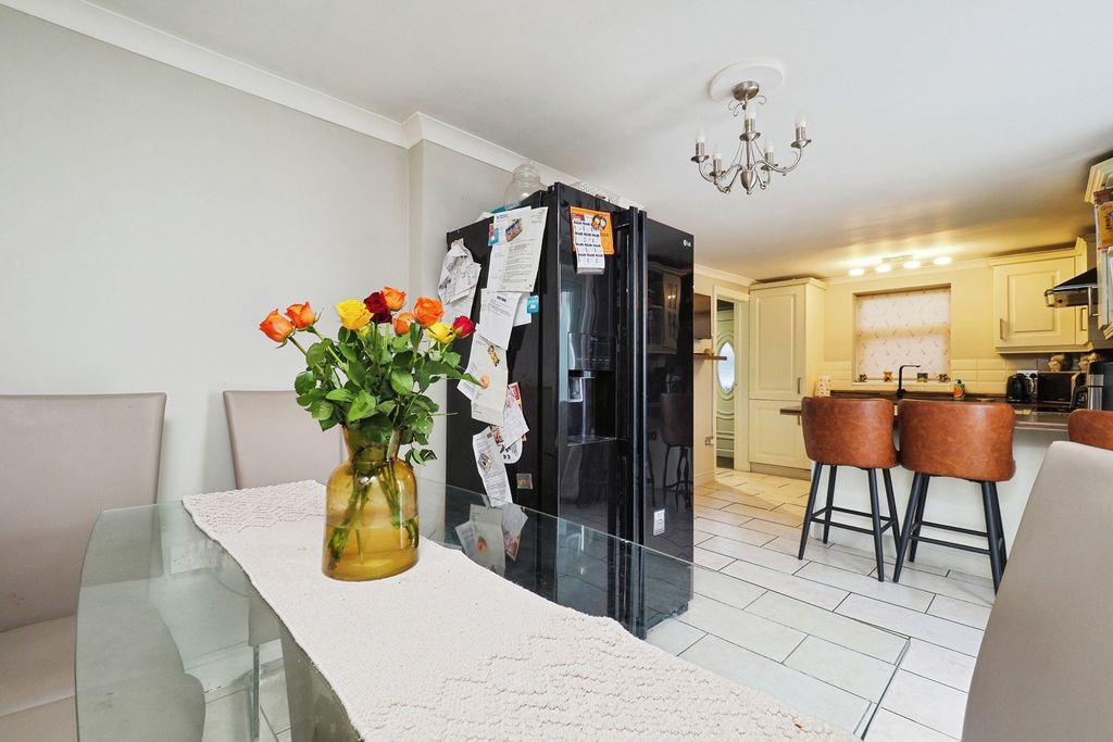 Property photo 3 of 16 Photo