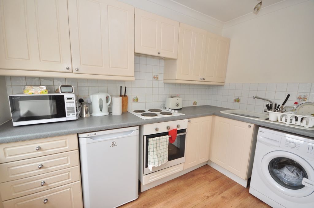 Property photo 2 of 5 Kitchen
