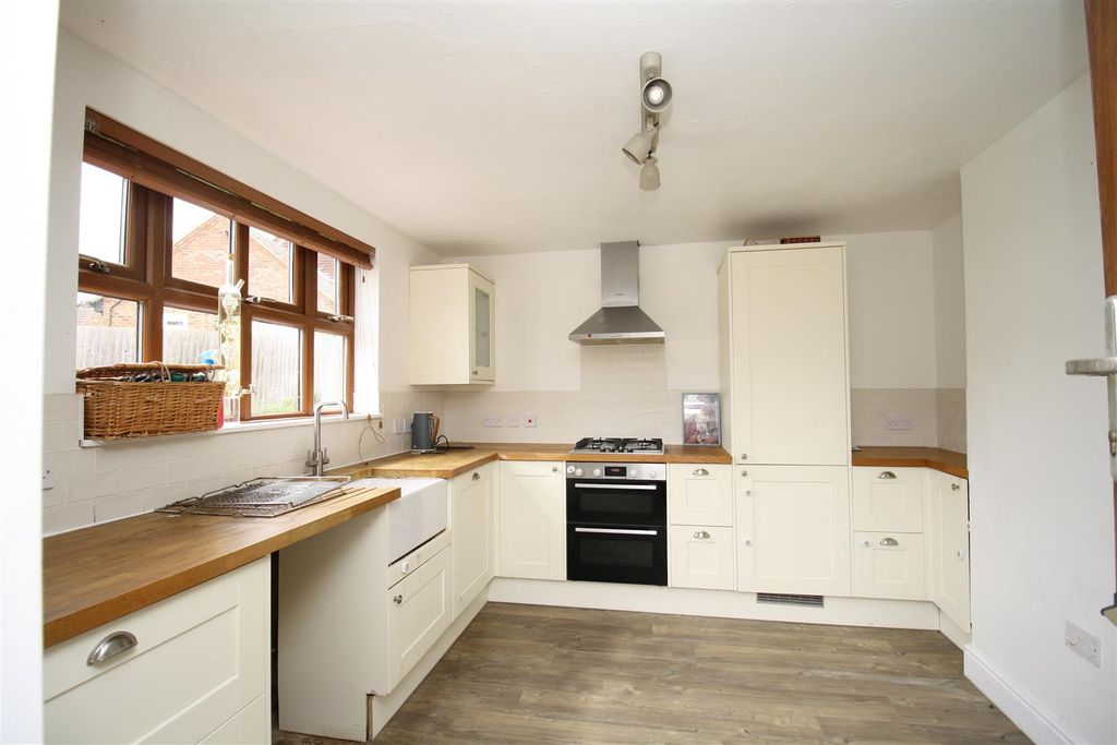 Property photo 2 of 13 Kitchen