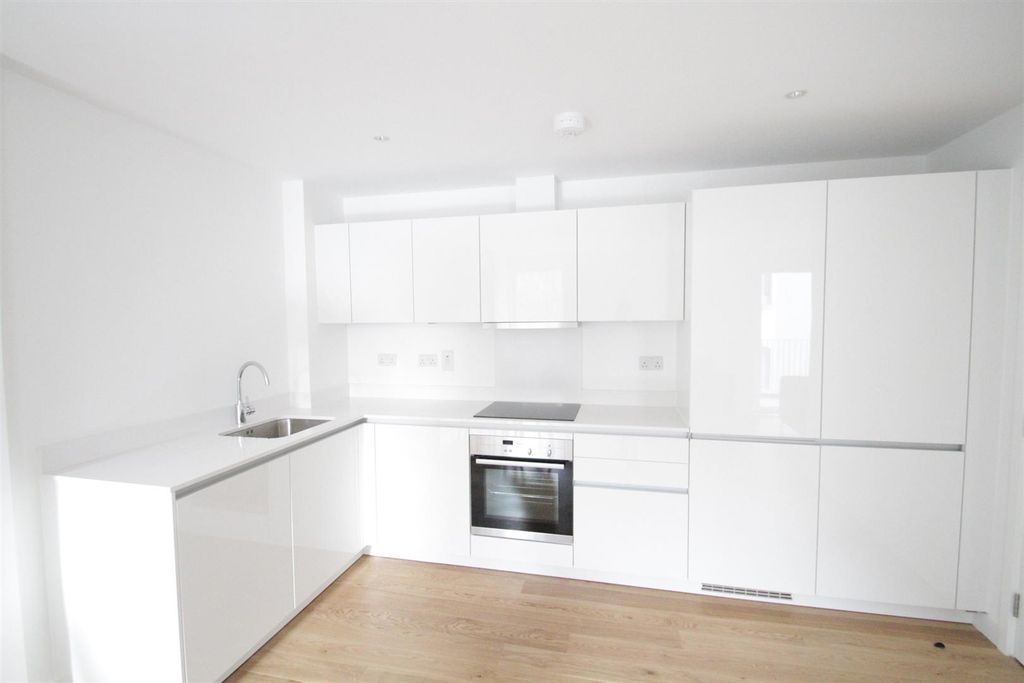 Property photo 2 of 12 Kitchen
