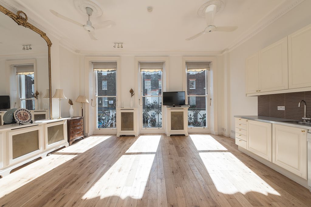 Property photo 1 of 8 Reception Room 
