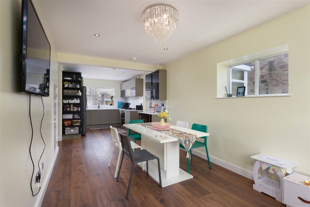 Property photo 3 of 10 00008.Jpg