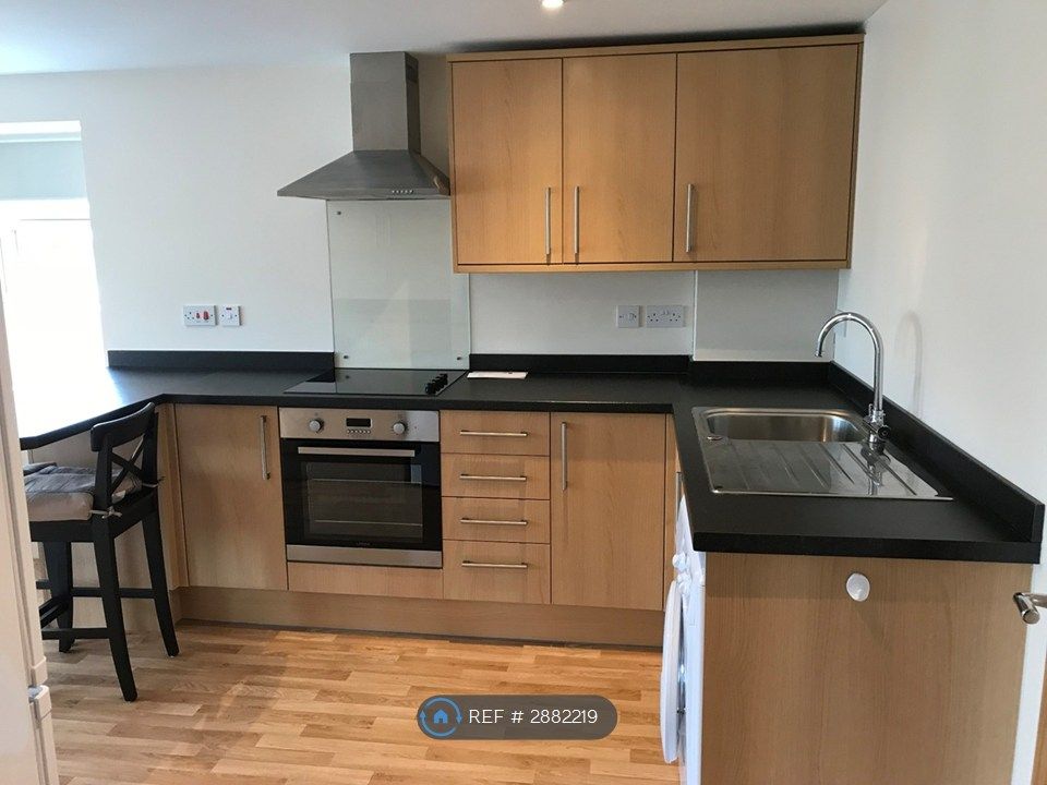 Property photo 3 of 10 Kitchen