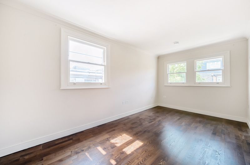 Property photo 3 of 8 Photo 5