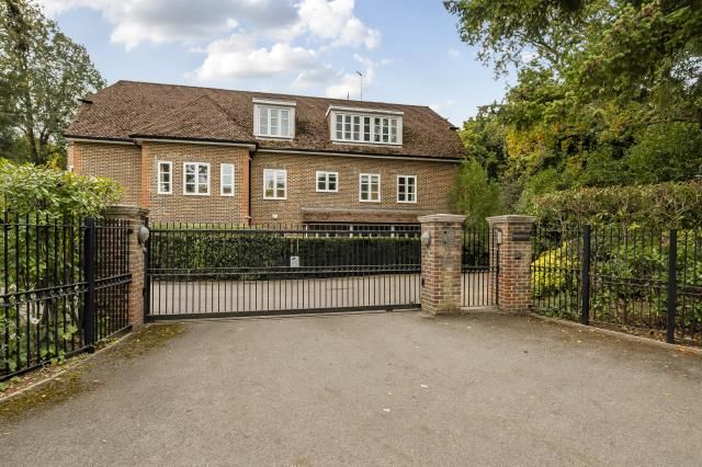 Property photo 1 of 21 External