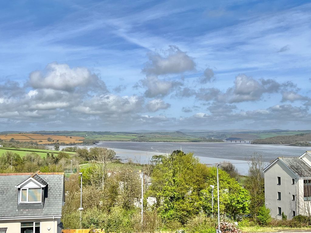 Property photo 2 of 24