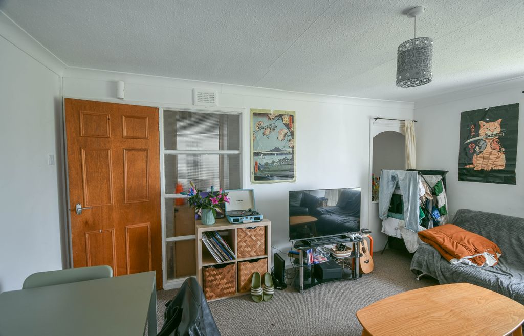 Property photo 3 of 16 Lounge