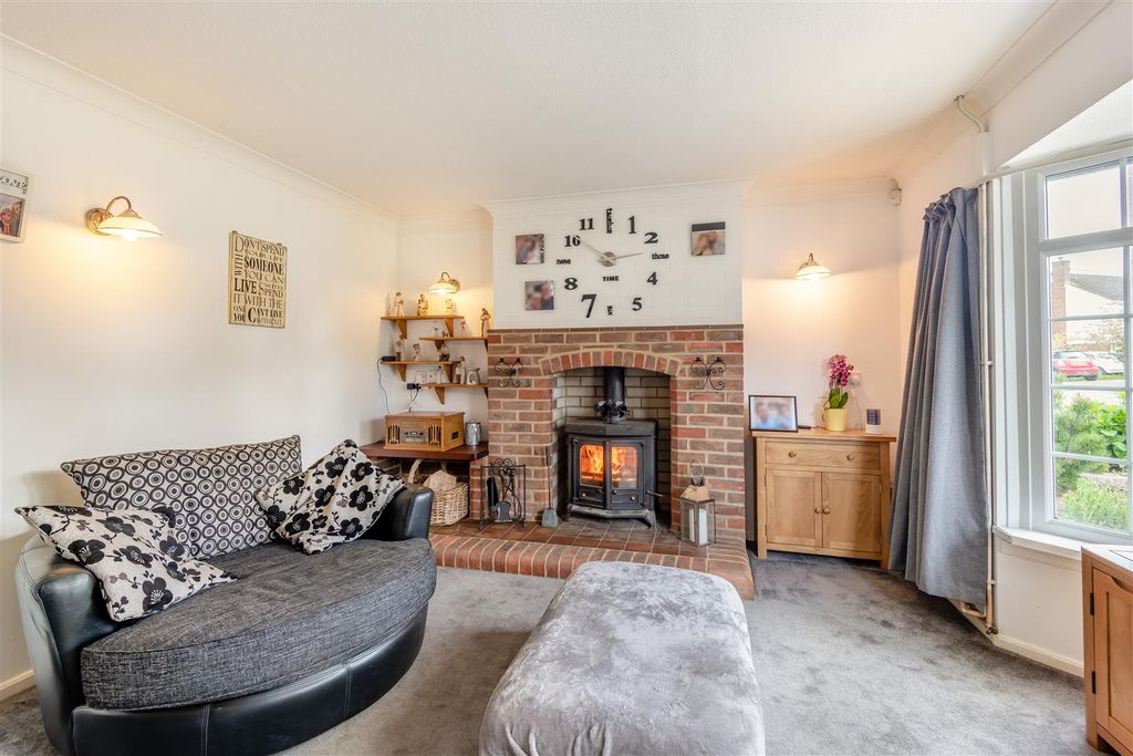 Property photo 2 of 17 Lounge