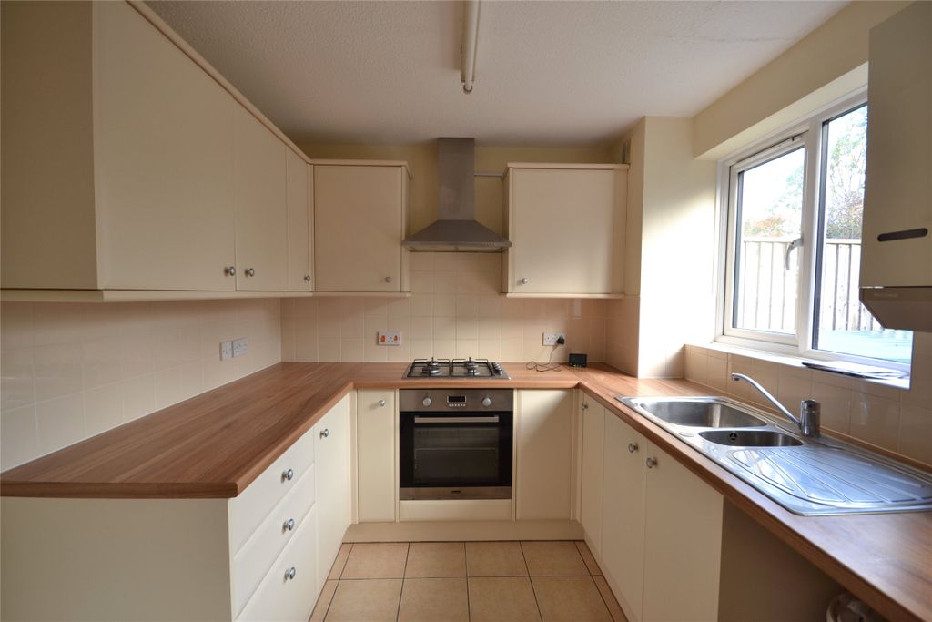 Property photo 2 of 9 Kitchen