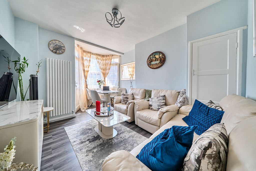 Property photo 1 of 17