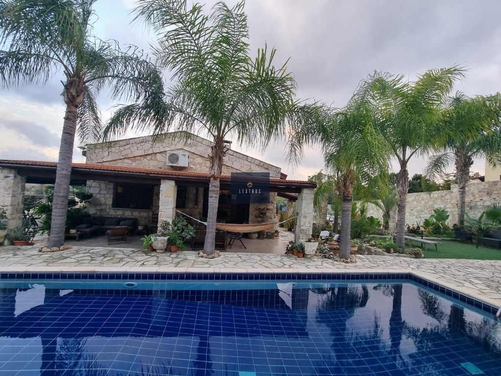 Property photo 2 of 27