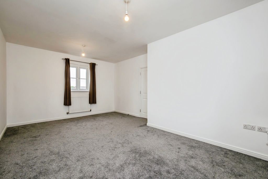 Property photo 3 of 8 Photo