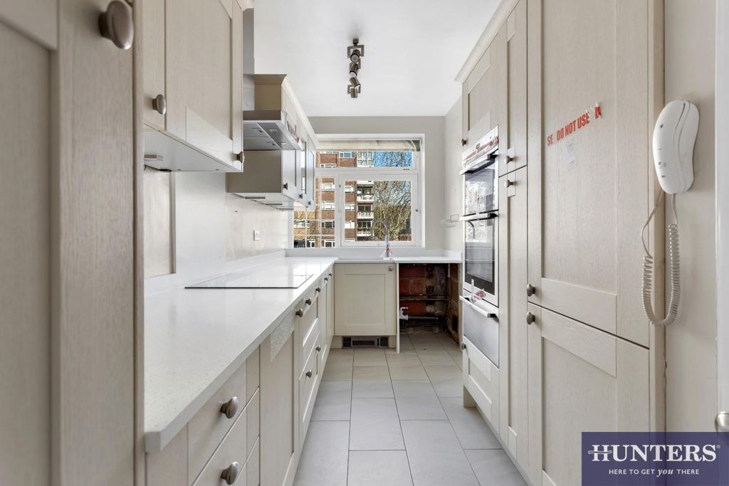 Property photo 3 of 10 Kitchen