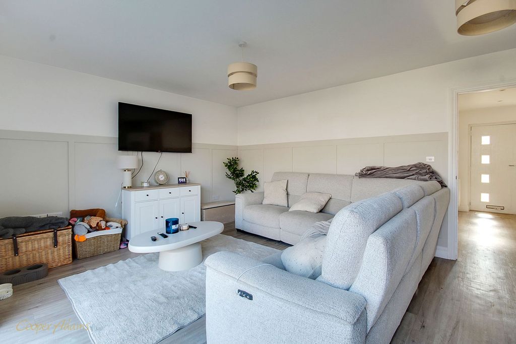 Property photo 2 of 10 Lounge