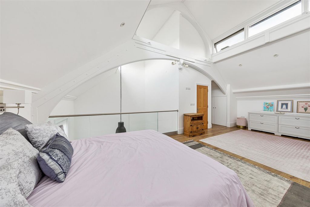 Property photo 3 of 23