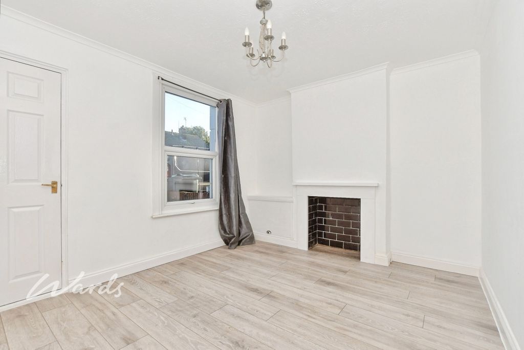 Property photo 3 of 11 Lounge