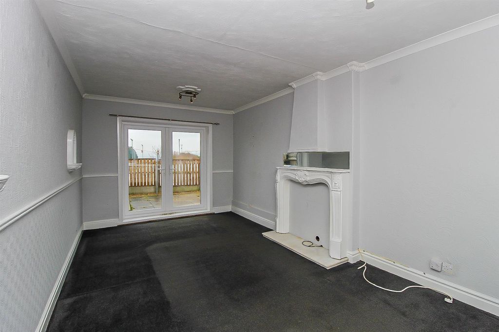 Property photo 2 of 7 Lounge