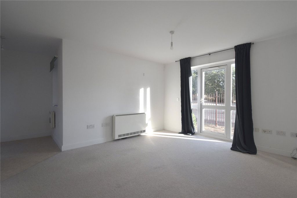 Property photo 2 of 8 Picture No. 14