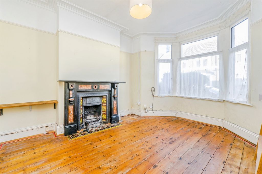 Property photo 3 of 17