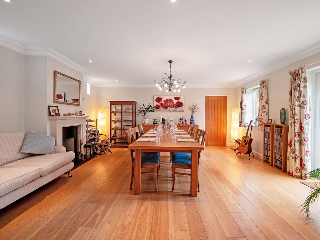 Property photo 2 of 40
