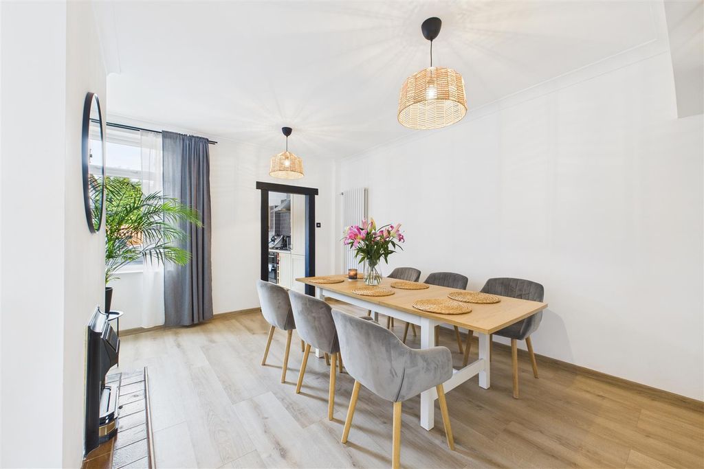 Property photo 2 of 18 Dining Room