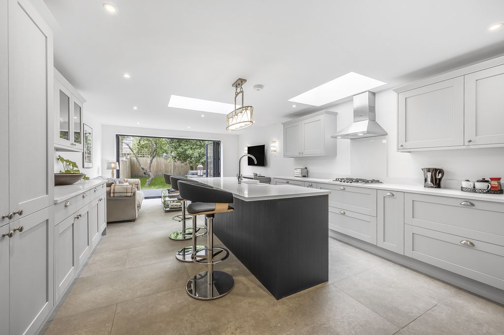 Property photo 2 of 13