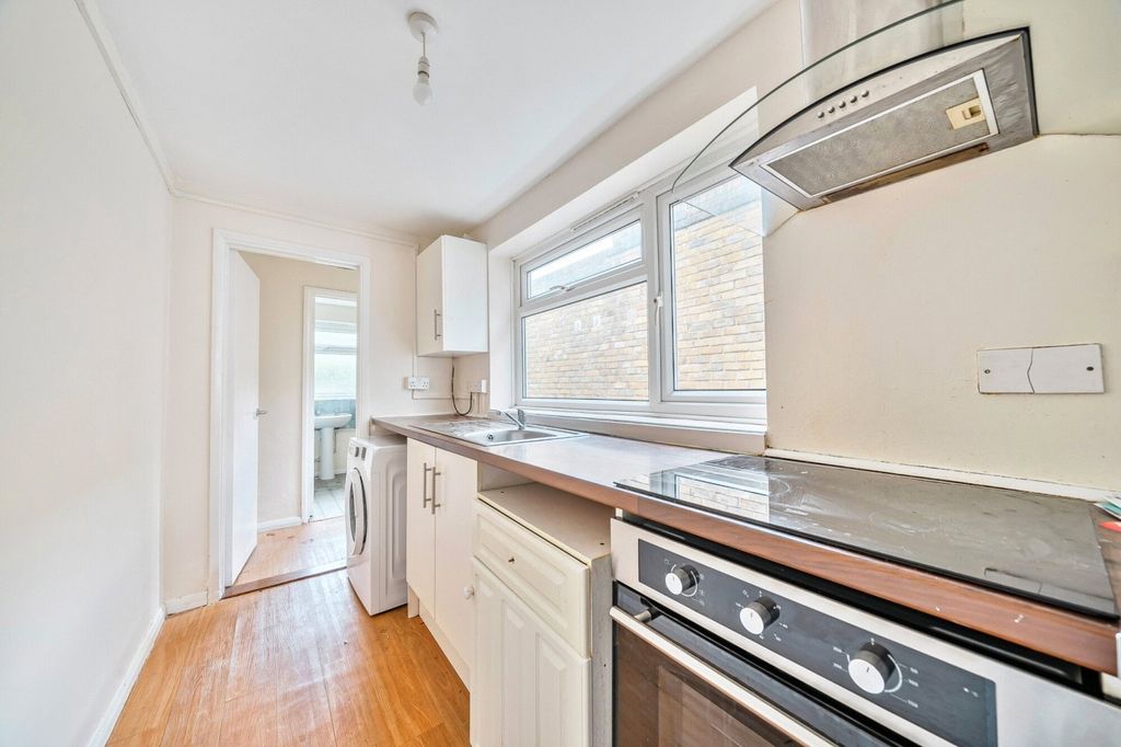 Property photo 2 of 19 Kitchen