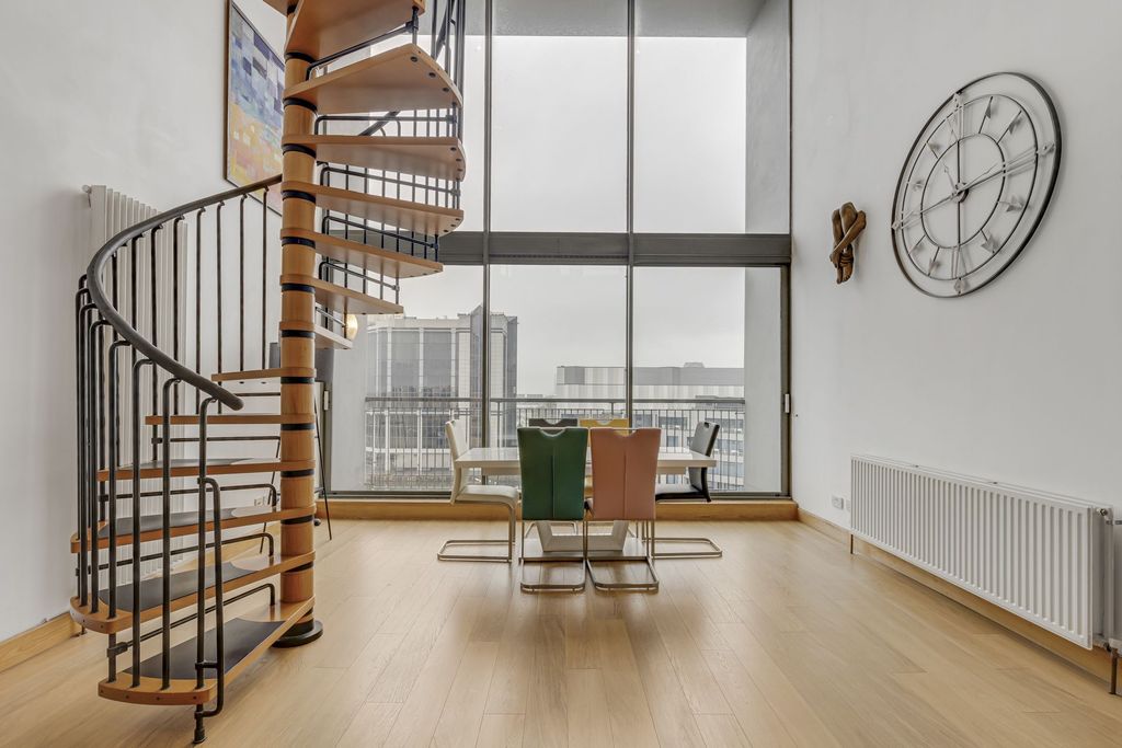 Property photo 1 of 12 Photo 10