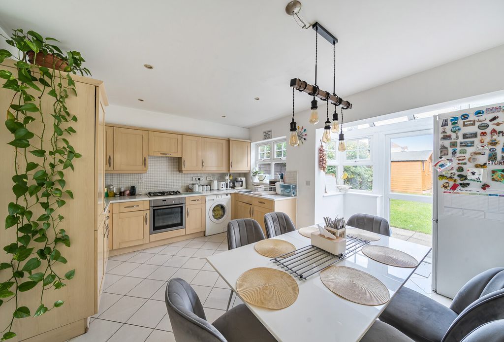 Property photo 2 of 15 1355166-16-68c995...