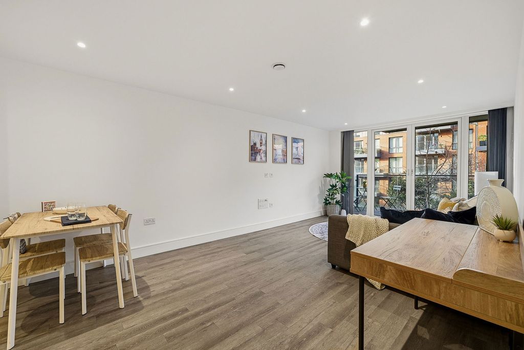 Property photo 3 of 28