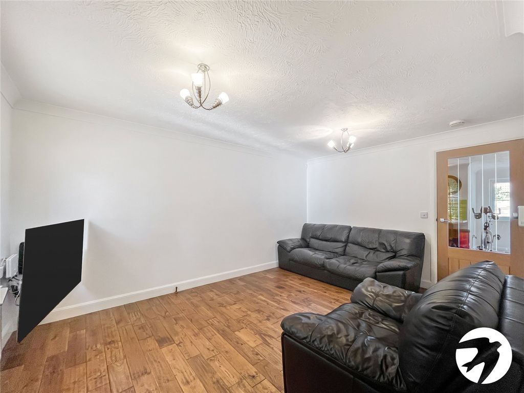 Property photo 2 of 16 Picture No. 15