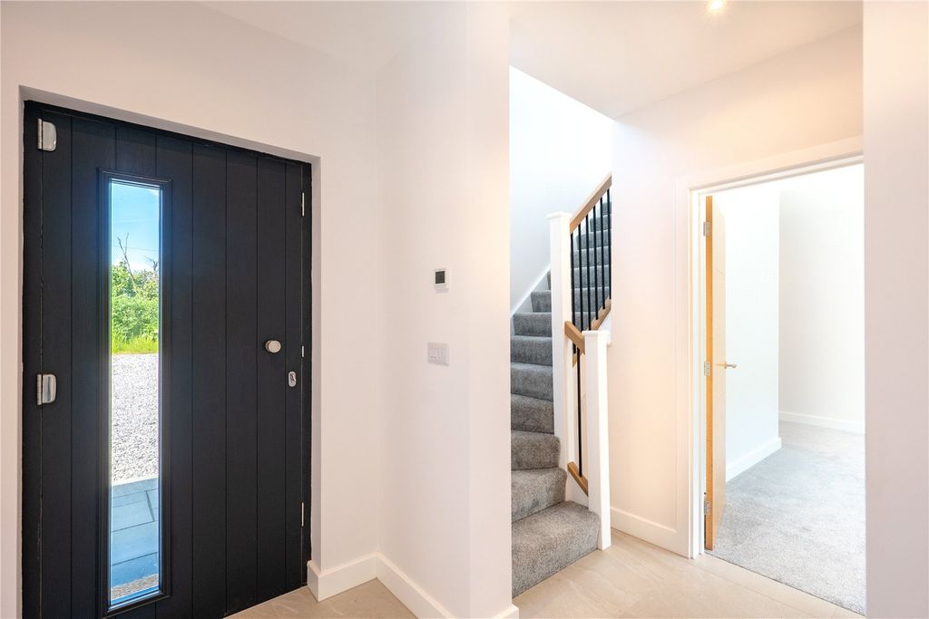 Property photo 2 of 15 Entrance Hall